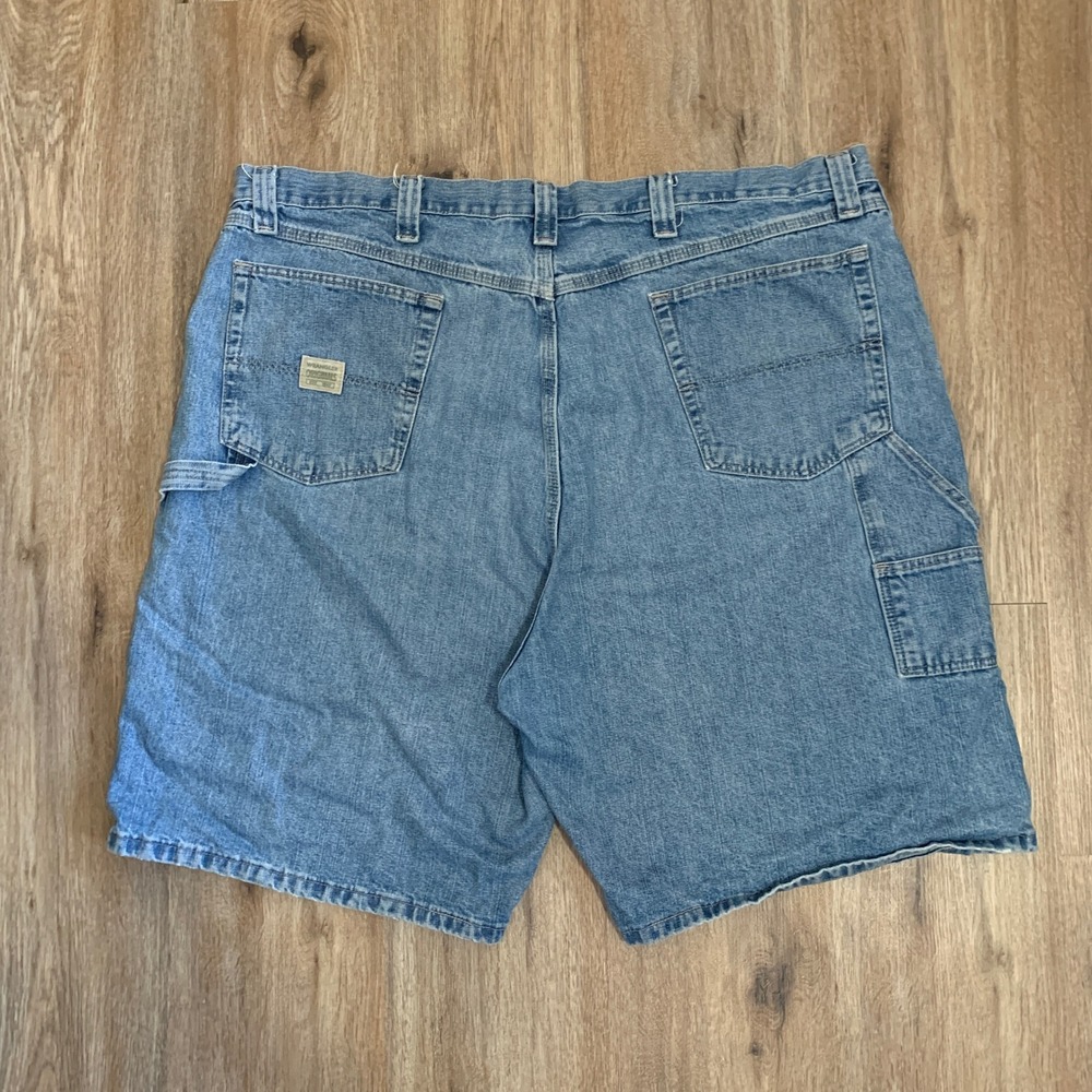 Vintage 90s Wrangler carpenter denim shorts in medium wash - size 44 mens